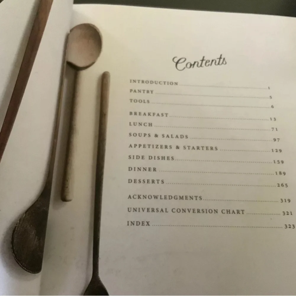 Magnolia Table: A collection of recipes for gathering by Joanna Gaines